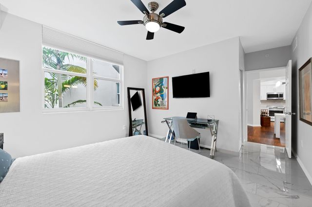 2421 NE 65th Street 313, Fort Lauderdale, FL 33308