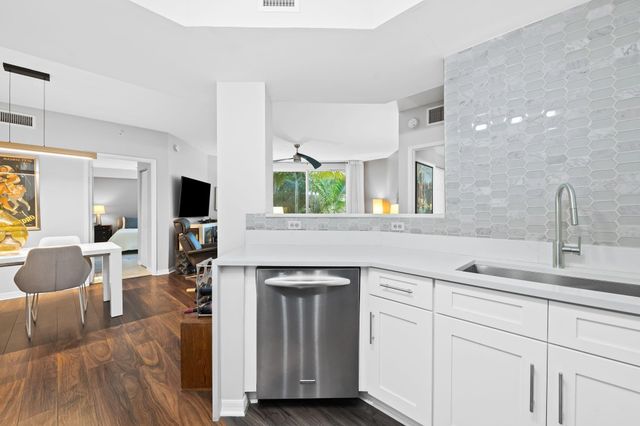 2421 NE 65th Street 313, Fort Lauderdale, FL 33308