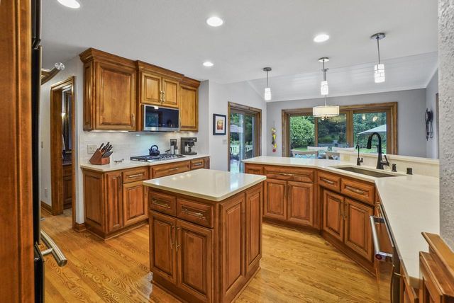 171 Birch ROAD, Delafield, WI 53018