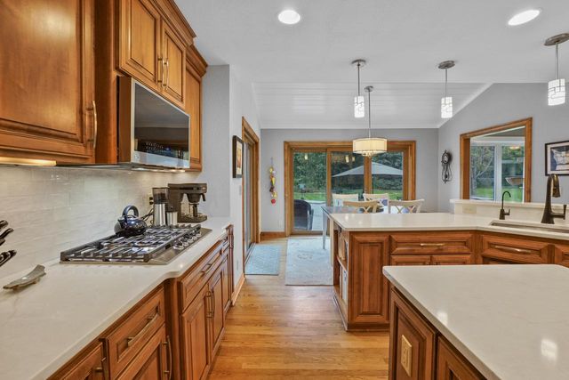 171 Birch ROAD, Delafield, WI 53018