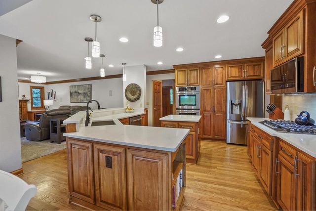 171 Birch ROAD, Delafield, WI 53018