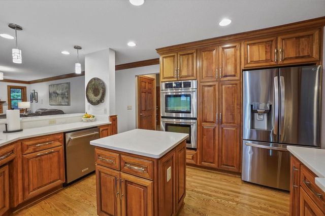 171 Birch ROAD, Delafield, WI 53018