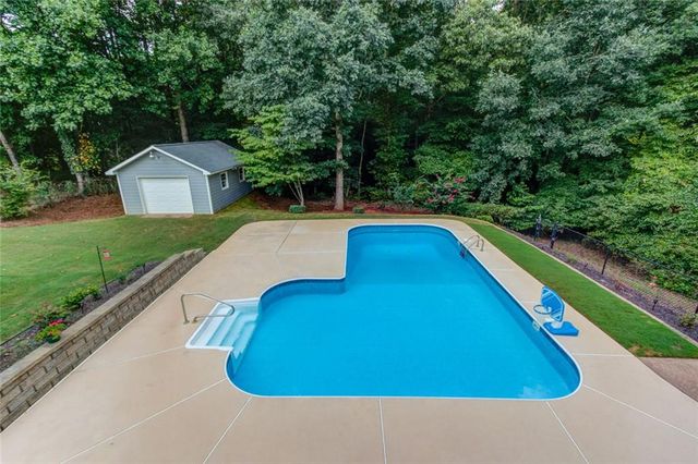 818 Oak Ridge Terrace, Loganville, GA 30052