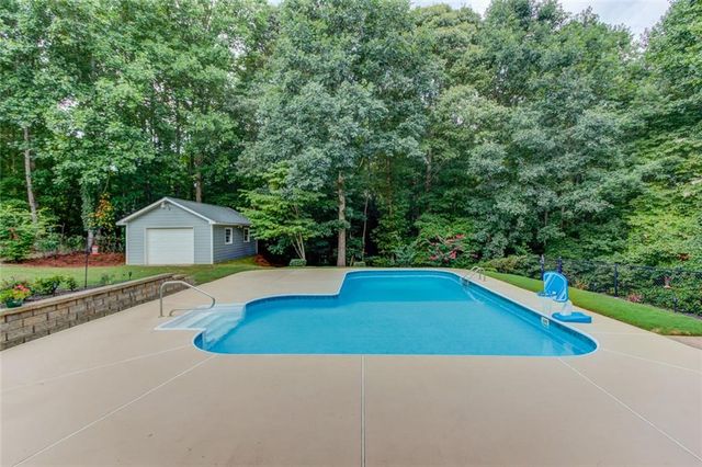 818 Oak Ridge Terrace, Loganville, GA 30052