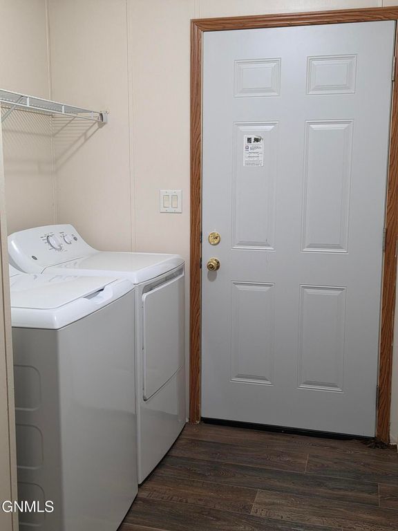 915 6th Avenue NW, Williston, ND 58801 photo 3