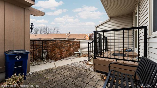 25106 Hamilton Court, South Lyon, IN 47178