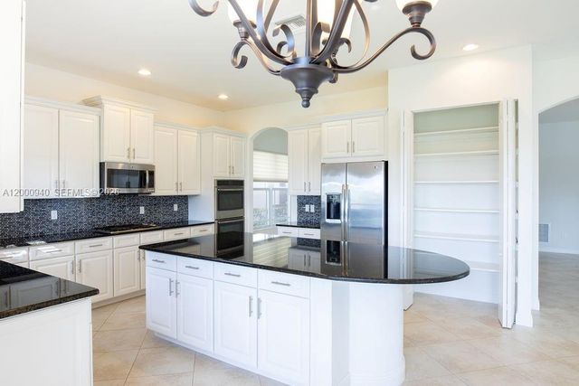 8630 Lakeside Bnd, Parkland, FL 33076