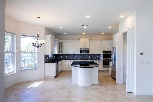 8630 Lakeside Bnd, Parkland, FL 33076
