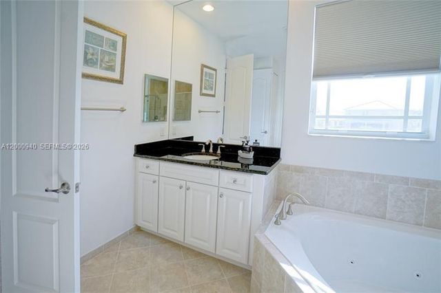 8630 Lakeside Bnd, Parkland, FL 33076