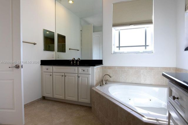 8630 Lakeside Bnd, Parkland, FL 33076