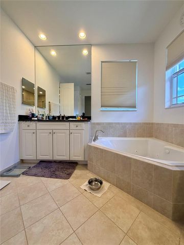 8630 Lakeside Bnd, Parkland, FL 33076