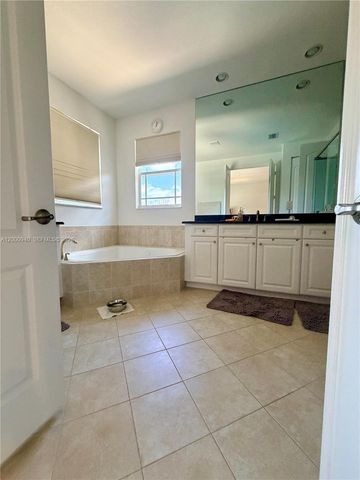 8630 Lakeside Bnd, Parkland, FL 33076