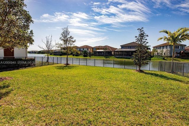 8630 Lakeside Bnd, Parkland, FL 33076