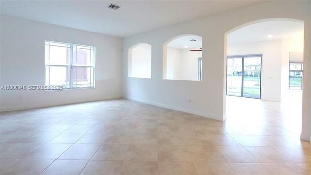 8630 Lakeside Bnd, Parkland, FL 33076
