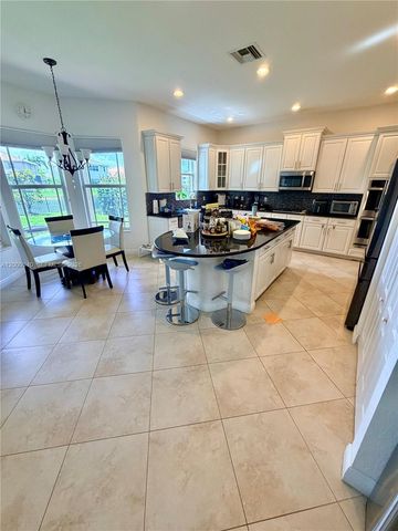 8630 Lakeside Bnd, Parkland, FL 33076