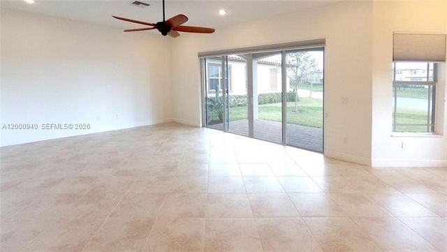 8630 Lakeside Bnd, Parkland, FL 33076