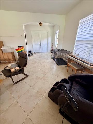 8630 Lakeside Bnd, Parkland, FL 33076