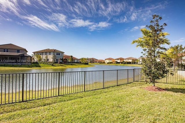 8630 Lakeside Bnd, Parkland, FL 33076