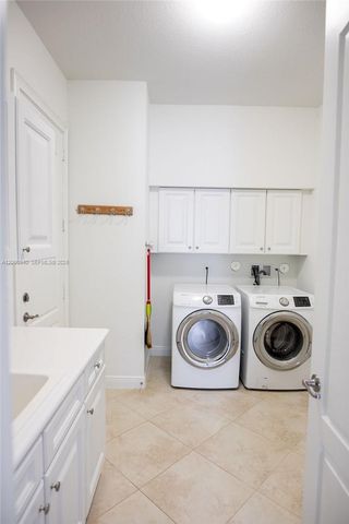 8630 Lakeside Bnd, Parkland, FL 33076