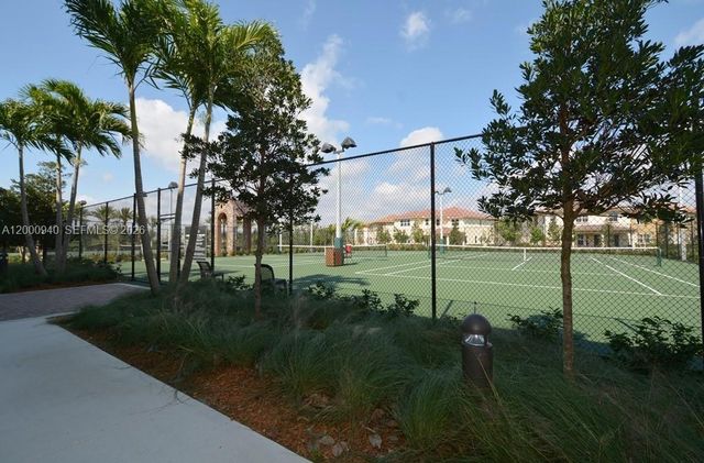 8630 Lakeside Bnd, Parkland, FL 33076