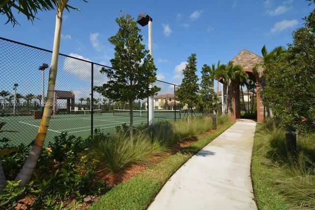 8630 Lakeside Bnd, Parkland, FL 33076
