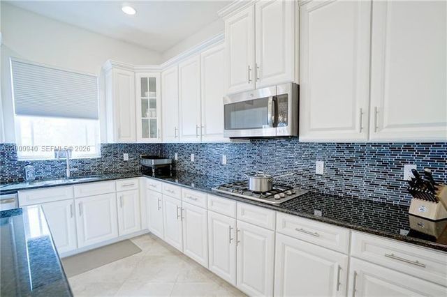 8630 Lakeside Bnd, Parkland, FL 33076