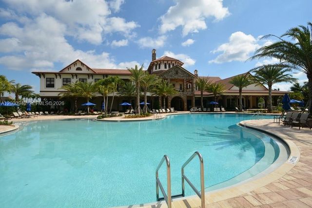 8630 Lakeside Bnd, Parkland, FL 33076