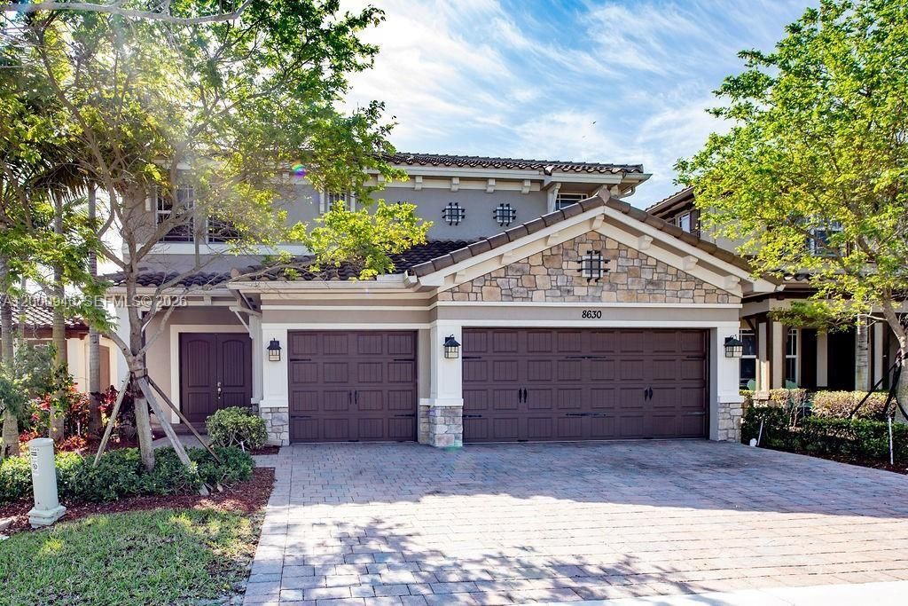 8630 Lakeside Bnd, Parkland, FL 33076