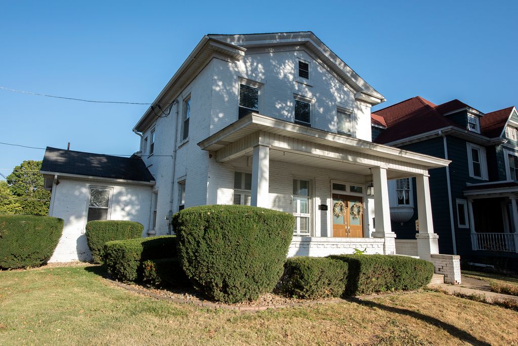 716 Locust Street, Sterling, IL 61081