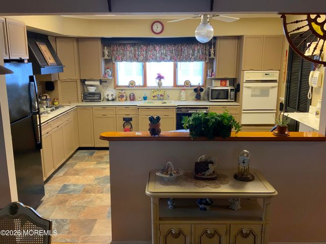 242 Harrington Drive N, Toms River, NJ 08757
