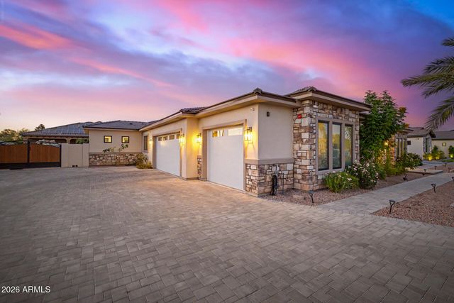 18032 W MONTEBELLO Avenue, Litchfield Park, AZ 85340