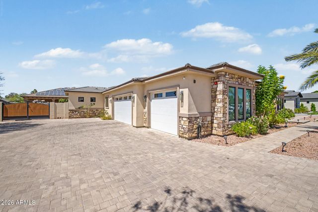 18032 W MONTEBELLO Avenue, Litchfield Park, AZ 85340