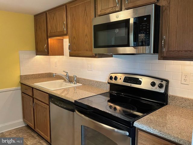 15 HERMITAGE DR, New Hope, PA 18938