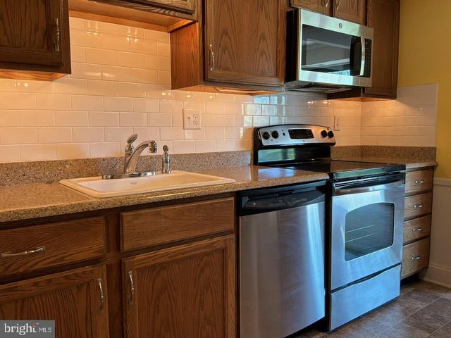 15 HERMITAGE DR, New Hope, PA 18938