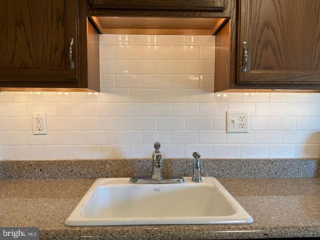 15 HERMITAGE DR, New Hope, PA 18938