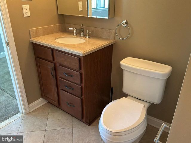 15 HERMITAGE DR, New Hope, PA 18938