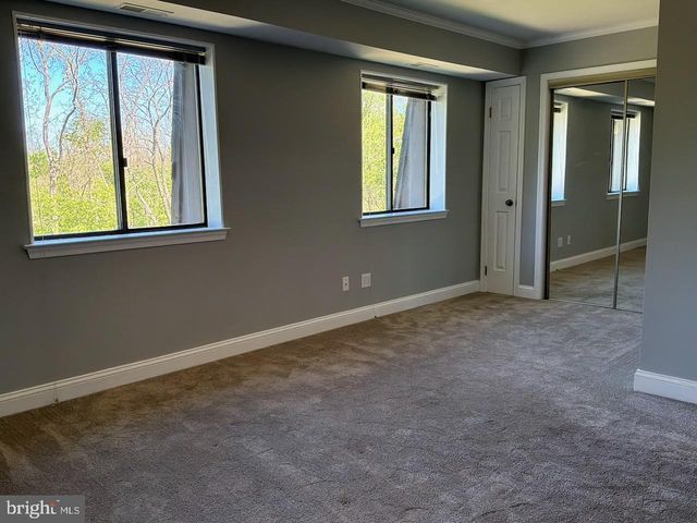 15 HERMITAGE DR, New Hope, PA 18938