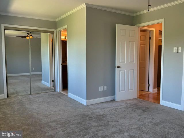 15 HERMITAGE DR, New Hope, PA 18938