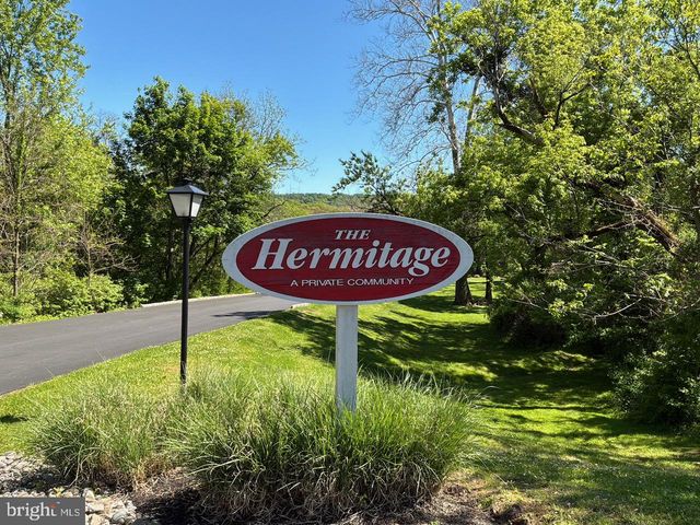 15 HERMITAGE DR, New Hope, PA 18938