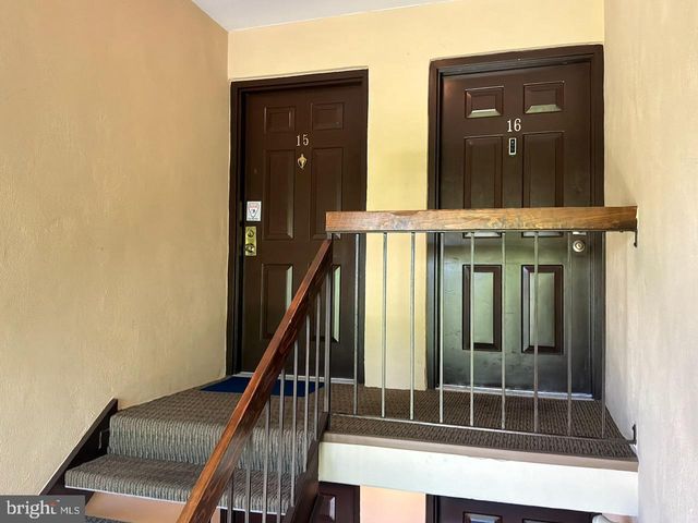 15 HERMITAGE DR, New Hope, PA 18938