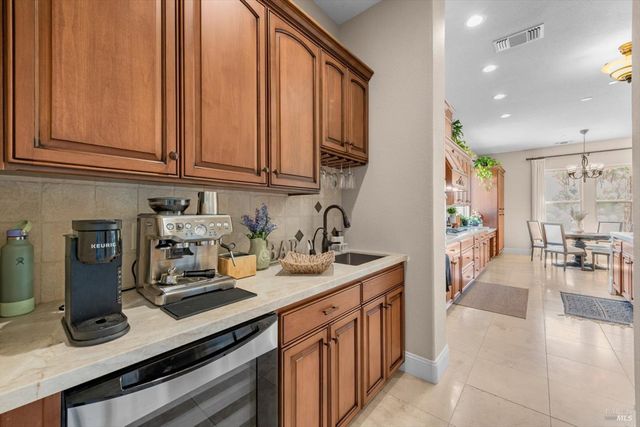 4157 Shelly Ln, Vacaville, CA 95688