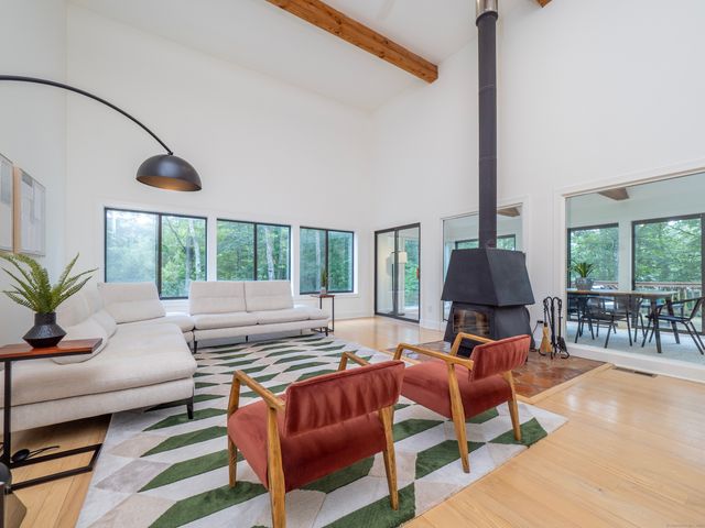 21 Woods End Drive, Wilton, CT 06897