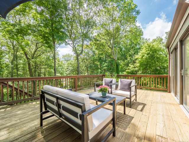 21 Woods End Drive, Wilton, CT 06897