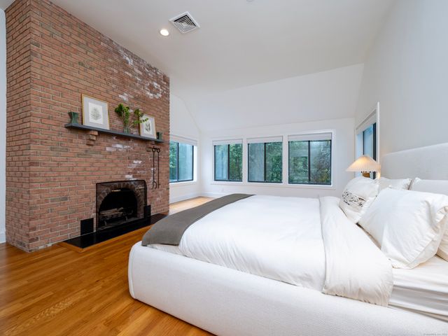 21 Woods End Drive, Wilton, CT 06897