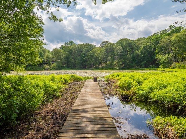 21 Woods End Drive, Wilton, CT 06897