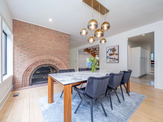 21 Woods End Drive, Wilton, CT 06897