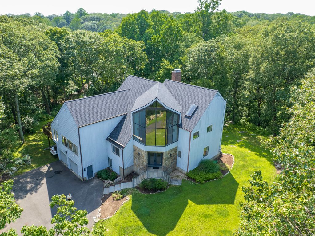21 Woods End Drive, Wilton, CT 06897