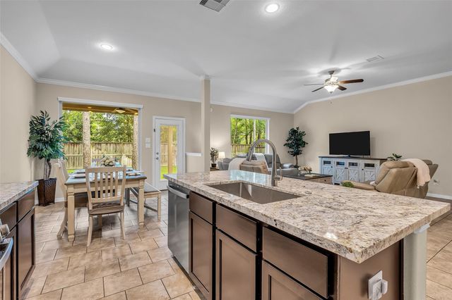 34 Sawbridge Circle, Spring, TX 77389