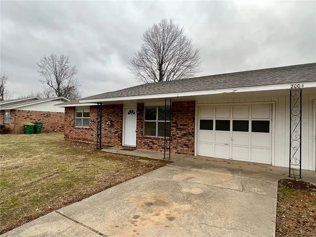 2002 Horseshoe Drive B, Springdale, AR 72762