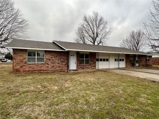 2002 Horseshoe Drive B, Springdale, AR 72762